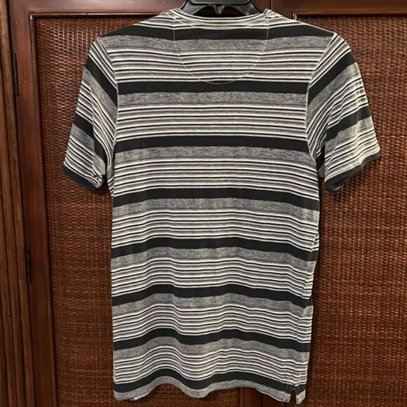 MENS TOMMY BAHAMA V-NECK T-SHIRT - SIZE SMALL - EXCELLENT CONDITION - Picture 2 of 3